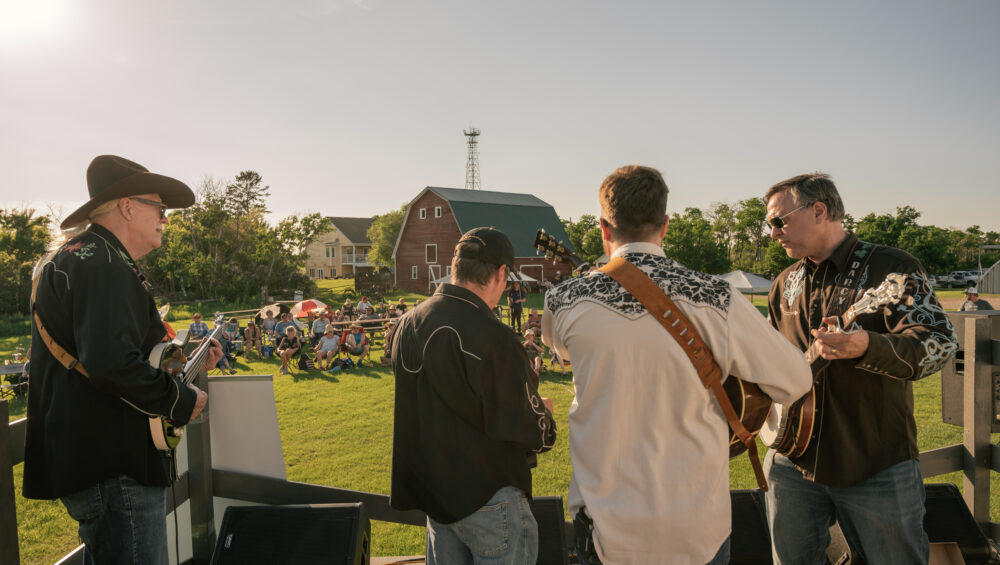 COUNTRY ACRES BLUEGRASS AT THE BARN